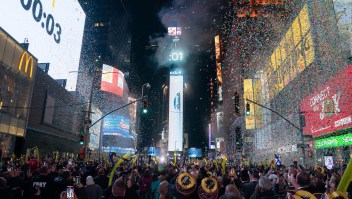 Más de 100 años de tradición de la caída de la bola en Times Square