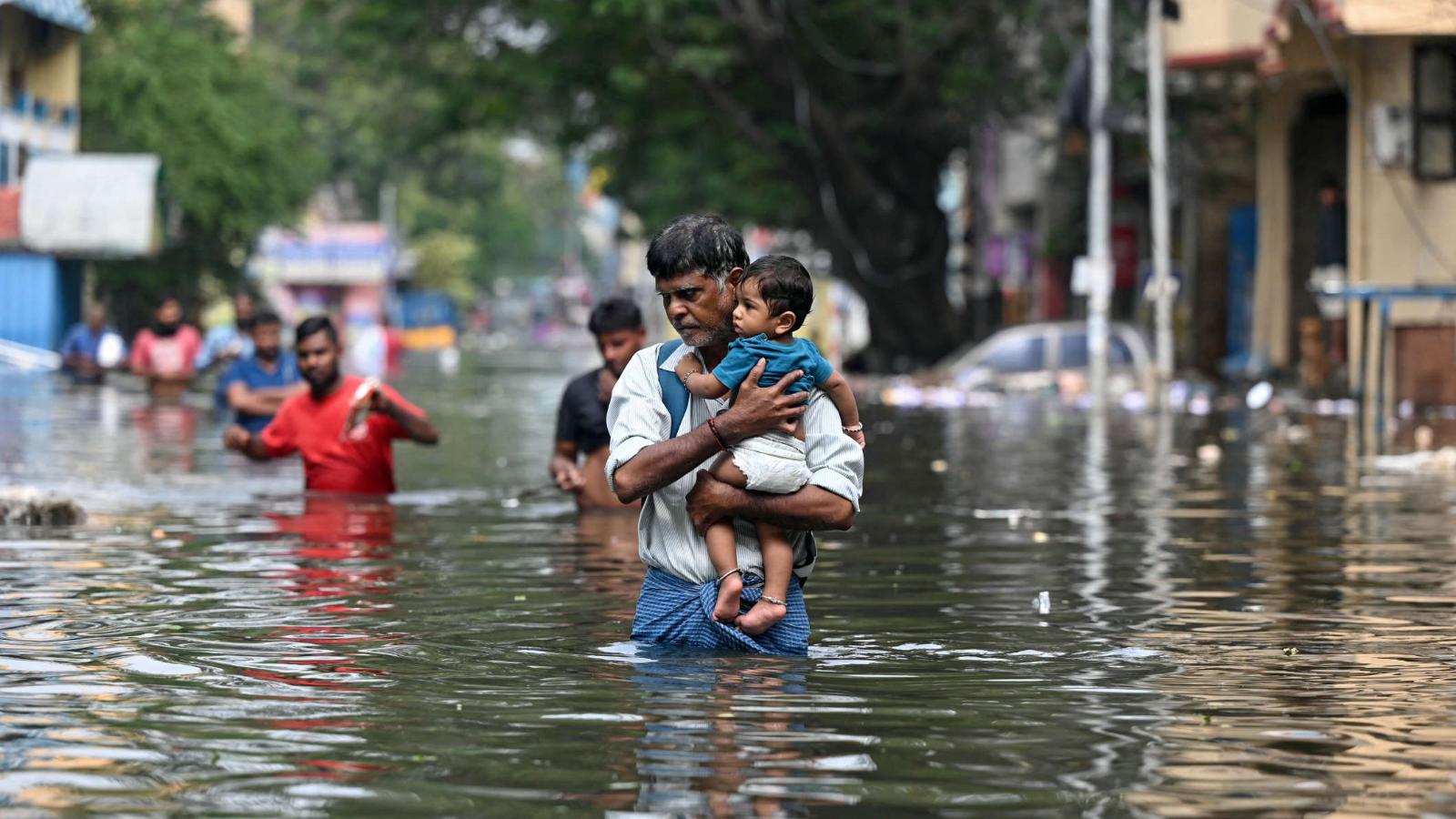 Tormenta tropical deja 13 muertos en un estado costero de la India