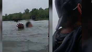 Dramático momento del rescate a un migrante en el río Grande en Texas