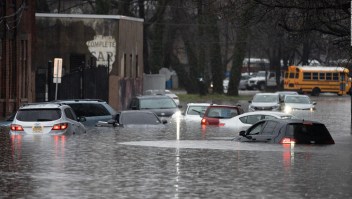 Inundaciones por lluvias crean caos en partes de EE.UU.