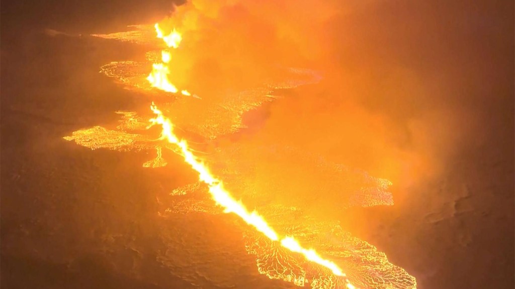 Timelapse muestra la erupción de volcán en Islandia