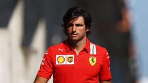 Carlos Sainz quiere renovar con la escudería Ferrari
