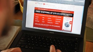 El FBI recomienda tener cuidado con las compras en línea