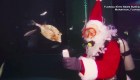 Este Santa Claus celebra la navidad bajo el agua con los peces