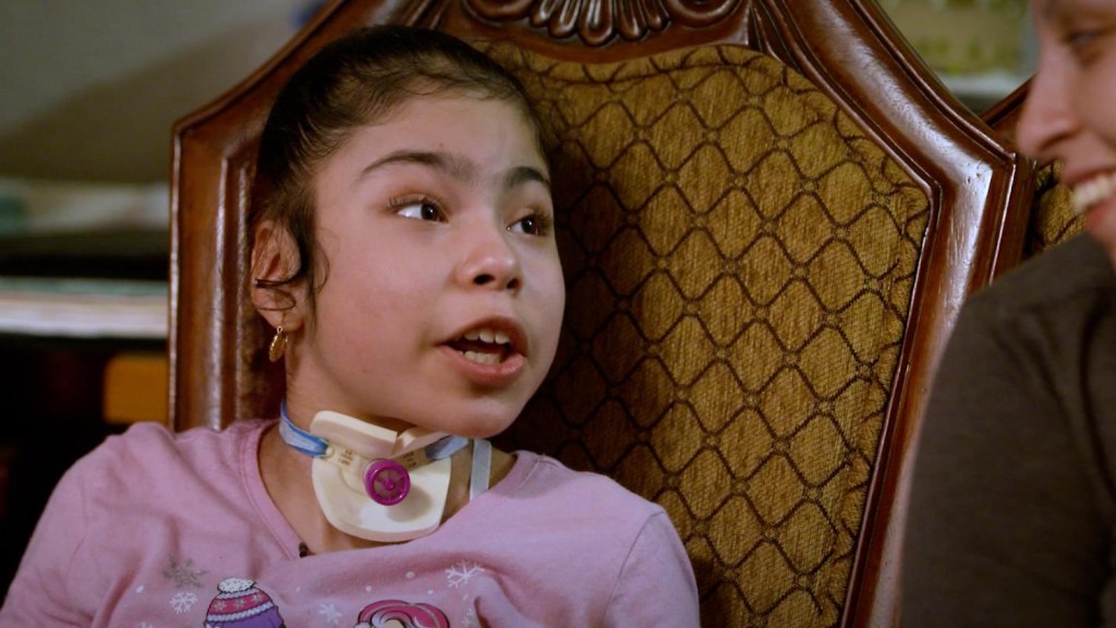 Mira como esta niña aprende a hablar tras ser operada de una afección que suele ser mortal