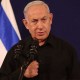 El primer ministro de Israel, Benjamin Netanyahu, habla durante una conferencia de prensa en la base militar de Kirya, en Tel Aviv, el 28 de octubre de 2023, en medio de las batallas en curso entre Israel y el grupo palestino Hamas. (Crédito: ABIR SULTAN/POOL/AFP vía Getty Images)