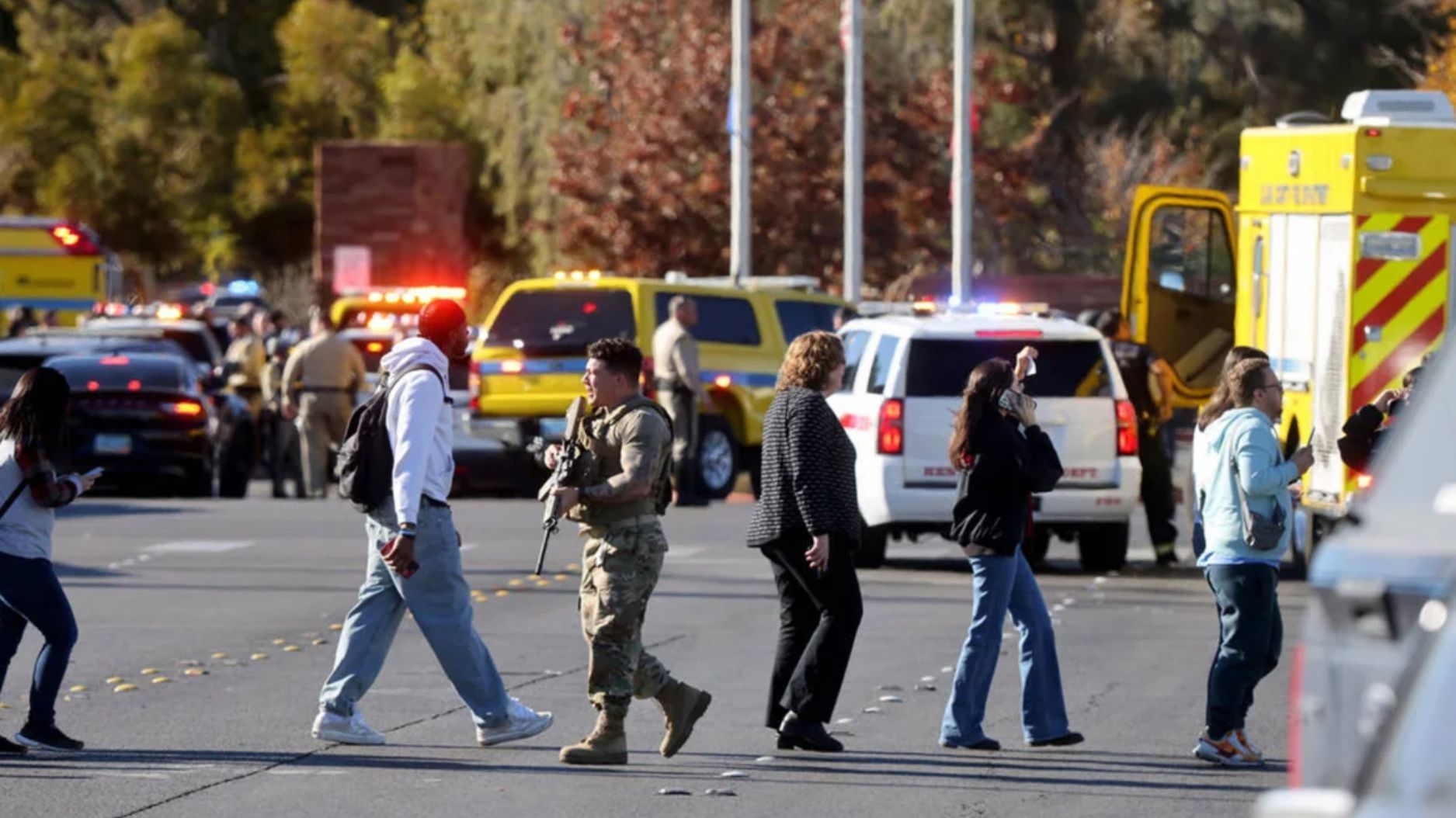 La policía evacuó a estudiantes después de un tiroteo en la Universidad de Nevada, Las Vegas, este miércoles. (Crédito: K.M. Cannon/Las Vegas Review-Journal/Tribune News Service/Getty Images)