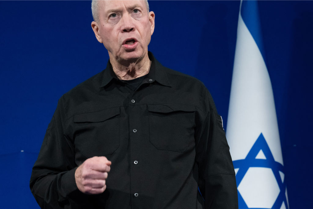 El Ministro de Defensa de Israel, Yoav Gallant. (Jacquelyn Martin/AFP/Getty Images)