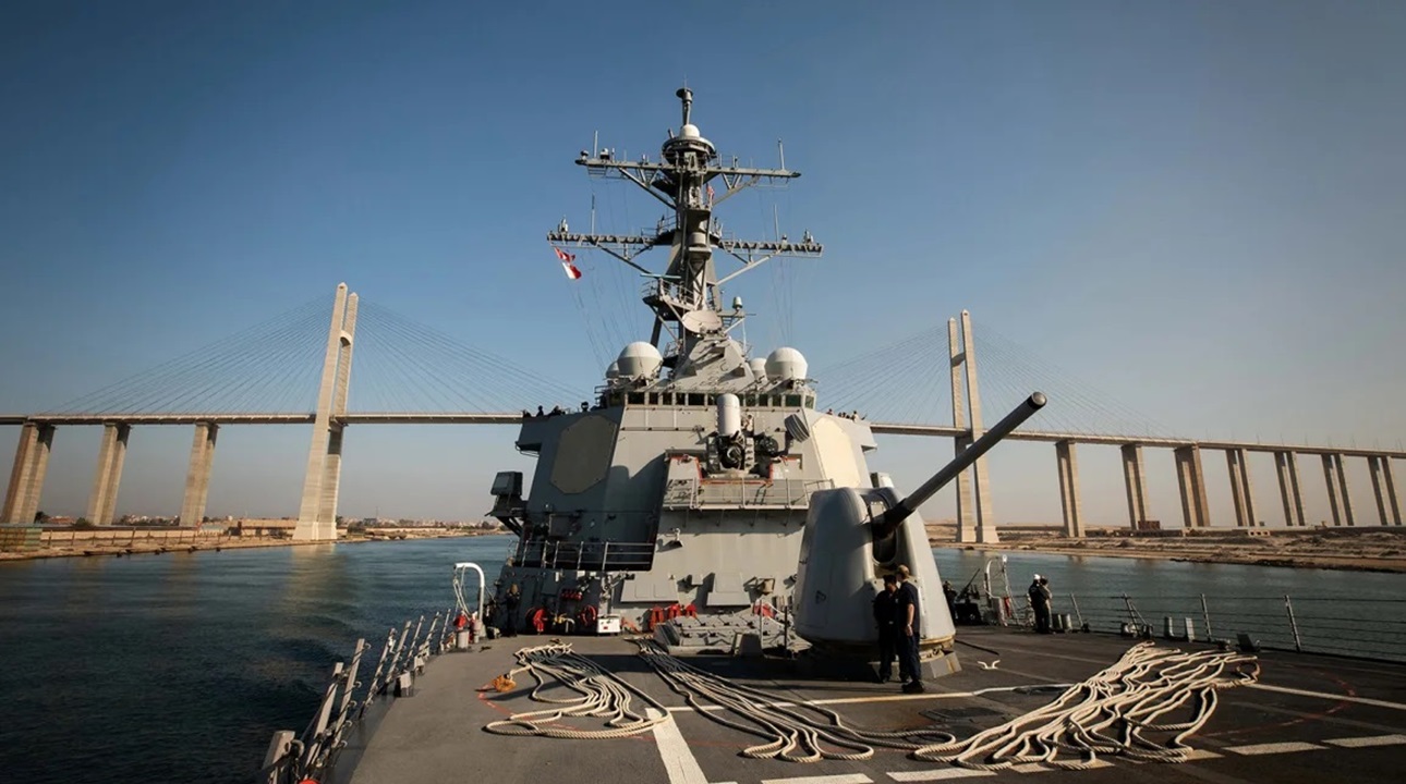 Análisis: Cómo los buques de guerra estadounidenses están derribando drones hutíes en el Mar Rojo y qué podría venir después