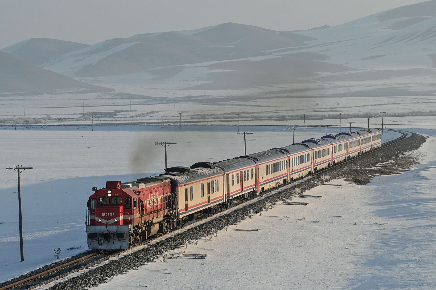The train passes through a vast area of ​​the eastern region of Turkey.  (Ozan Kose/AFP/Getty Images)