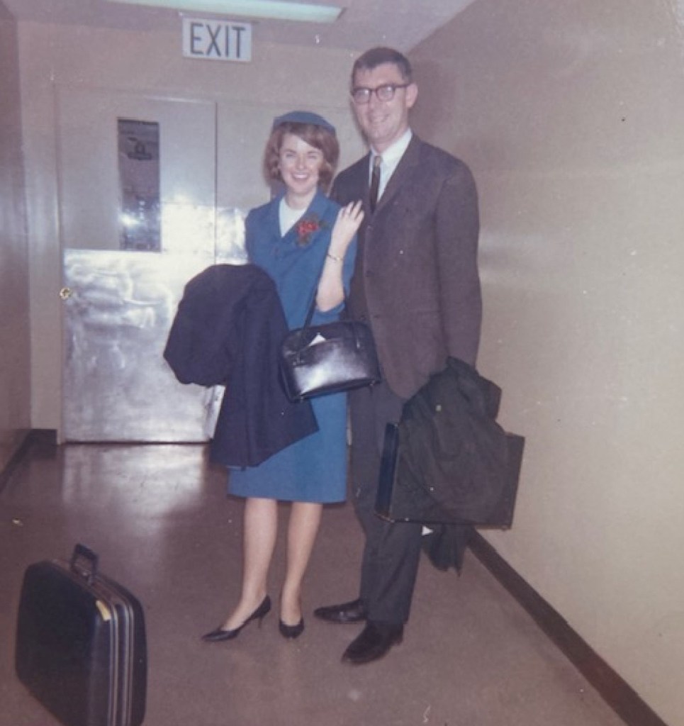 El siguiente capítulo del romance de Jerilyn y Bob comenzó en el aeropuerto Los Angeles.