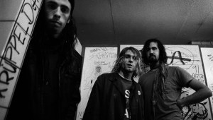 Nirvana en Frankfurt el 12 de noviembre de 1991. (De izquierda a derecha) Dave Grohl (batería), Kurt Cobain (voz/guitarra) y Krist Novoselic (bajo). (Paul Bergen/Redferns/Getty Images)