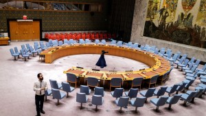 La cámara vacía del Consejo de Seguridad de las Naciones Unidas el 21 de diciembre de 2023. (CHARLY TRIBALLEAU/AFP via Getty Images)