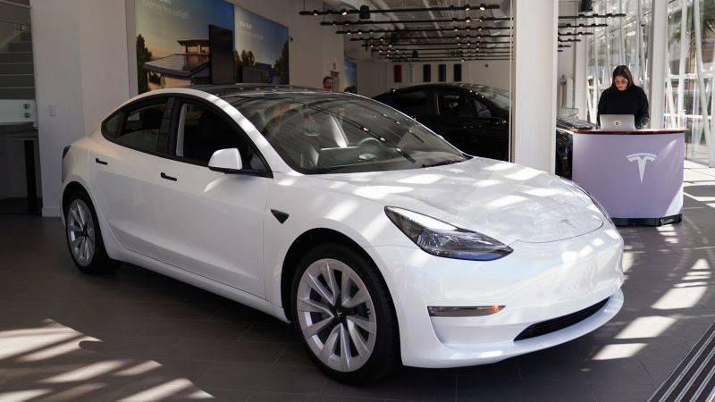 Tesla llama a revisión 2 millones de vehículos para limit...nción de piloto automático después de casi 1.000 accidentes