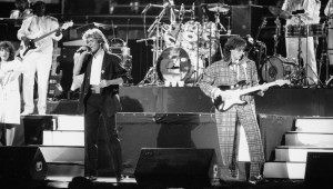 El dúo de pop británico Wham! actúa en el escenario el 7 de abril de 1985. (Neal Ulevich/AP)