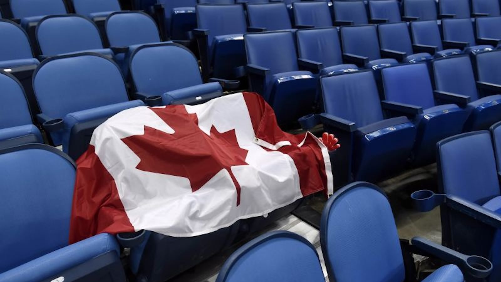 Cinco profesionales del hockey se enfrentan a cargos de agresión sexual en un caso de 2018 de cuando estaban en el equipo junior mundial de Canadá