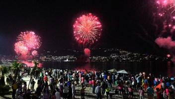Turistas viajan a acapulco a recibir el año nuevo