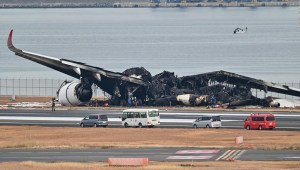 ¿Cómo sobrevivieron 379 personas al incendio de un avión en 90 segundos?