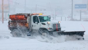 Fuerte tormenta invernal deja congeladas carreteras