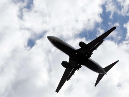 Alaska Air y United Airlines cancelan cientos de vuelos