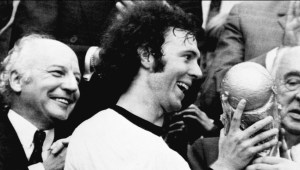 Jugadores y clubes rinden tributo a Franz Beckenbauer