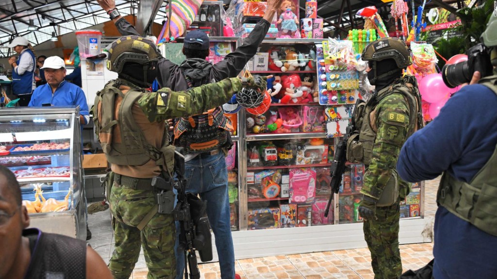¿Deben los militares de Ecuador combatir al crimen organizado?