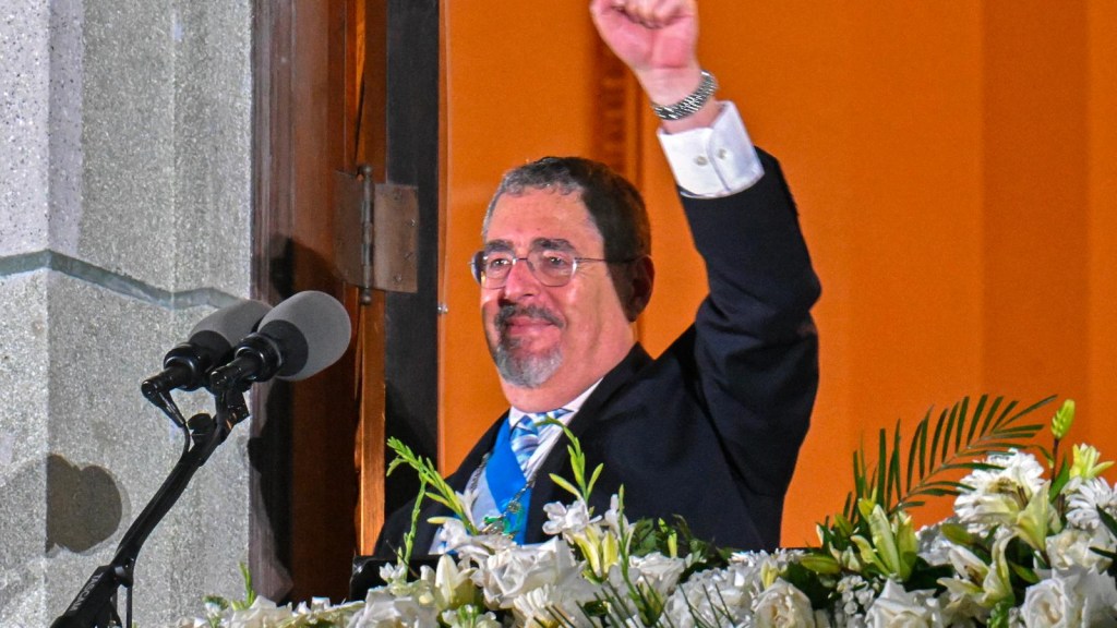 Así fue el discurso de Bernardo Arévalo en la plaza de la Constitución de Ciudad de Guatemala