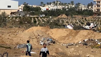 CNN fue testigo de los resultados de la destrucción de cementerios en Gaza por parte de Israel