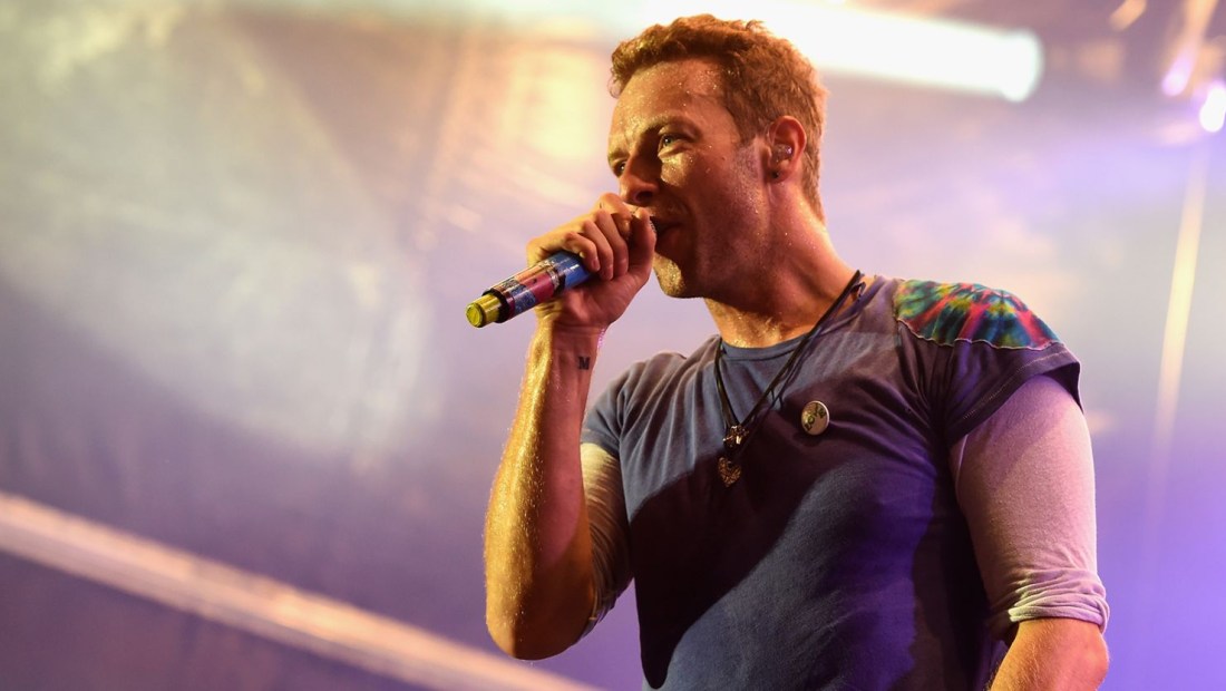 Chris Martin de Coldplay actúa el 28 de junio de 2016 en Londres. (Crédito: Tabatha Fireman/Getty Images)