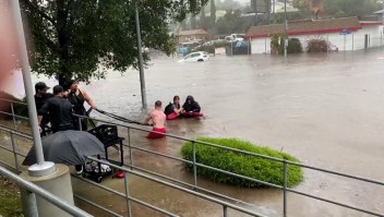 Impactantes imágenes de rescate en inundaciones en San Diego