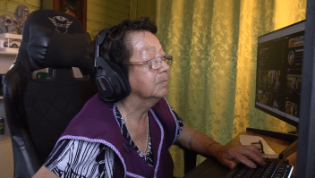 Conoce a "Mami Nena" la abuelita de 81 años "guerrera y gamer" del "Free Fire"