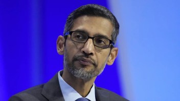 Sundar Pichai, CEO de Google y Alphabet, participa en un debate en la Cumbre de CEO del Foro de Cooperación Económica Asia-Pacífico (APEC) el 16 de noviembre de 2023 en San Francisco. (Crédito: Eric Risberg/AP)
