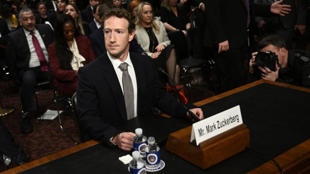 Mark Zuckerberg, CEO de Meta, comparece ante la Comisión Judicial del Senado de EE.UU. en la audiencia "Big Tech and the Online Child Sexual Exploitation Crisis" en la ciudad de Washington, el 31 de enero de 2024. (Crédito: BRENDAN SMIALOWSKI/AFP vía Getty Images)