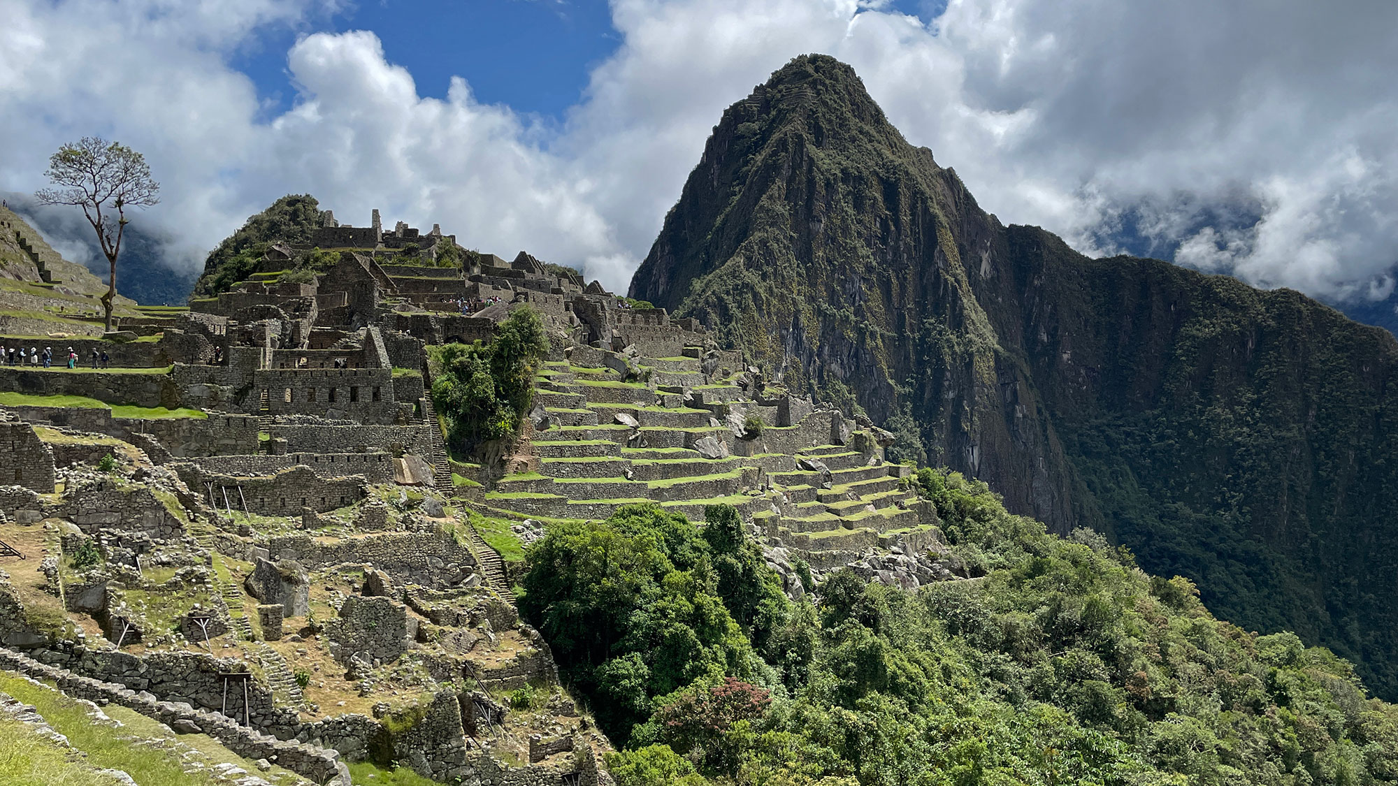 Landslide near Machu Picchu in Peru, 2 people missing and 12 injured