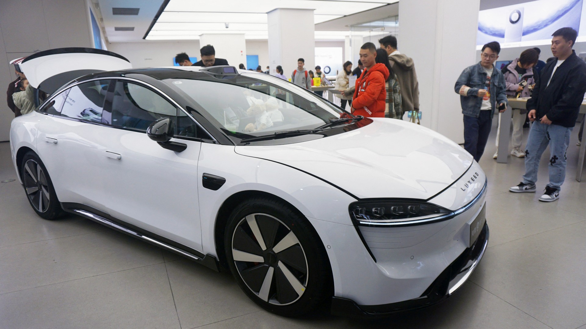 El primer coche eléctrico de Huawei está casi listo: esto es todo lo que  sabemos