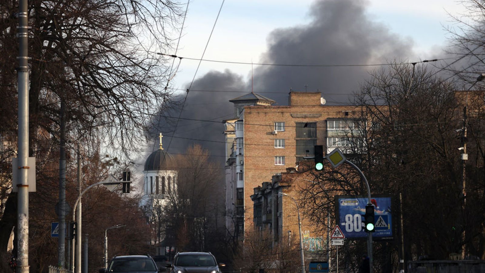 Bombardeo ruso en Kyiv deja decenas de heridos y daños en varias partes de la capital de Ucrania