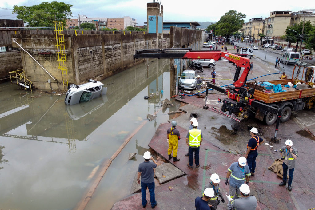 Floods in Rio de Janeiro leave at least 12 people dead - Daily News