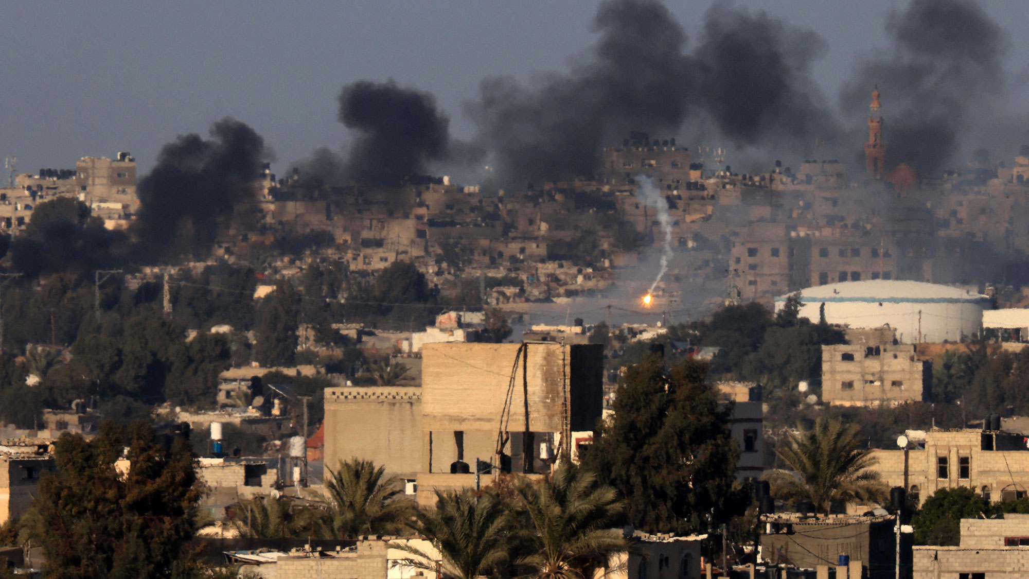 Israele – Guerra di Hamas in diretta: obiettivi Houthi nello Yemen attaccati dagli Stati Uniti.  E il Regno Unito