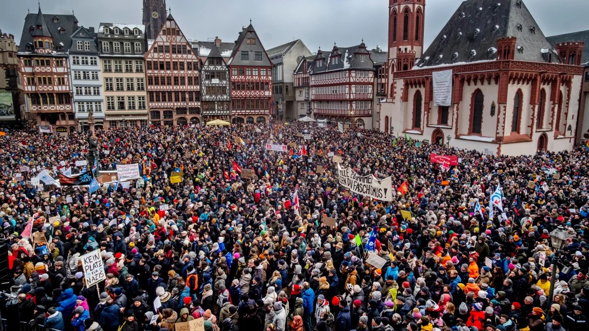 Tausende Menschen in Deutschland protestieren gegen den Plan der AfD, Migranten abzuschieben