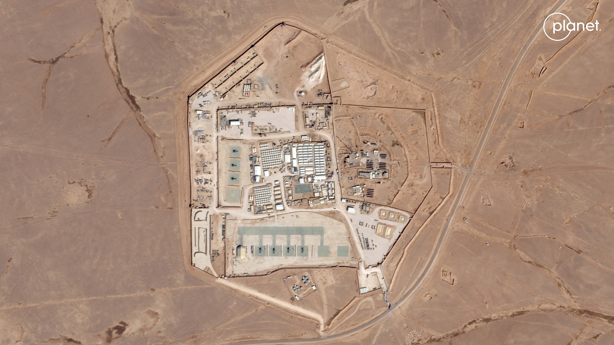 Vista satelital del puesto militar estadounidense conocido como Torre 22, en Rukban, distrito de Rwaished, Jordania, el 12 de octubre de 2023. (Crédito: Planet Labs PBC/Reuters/Archivo)
