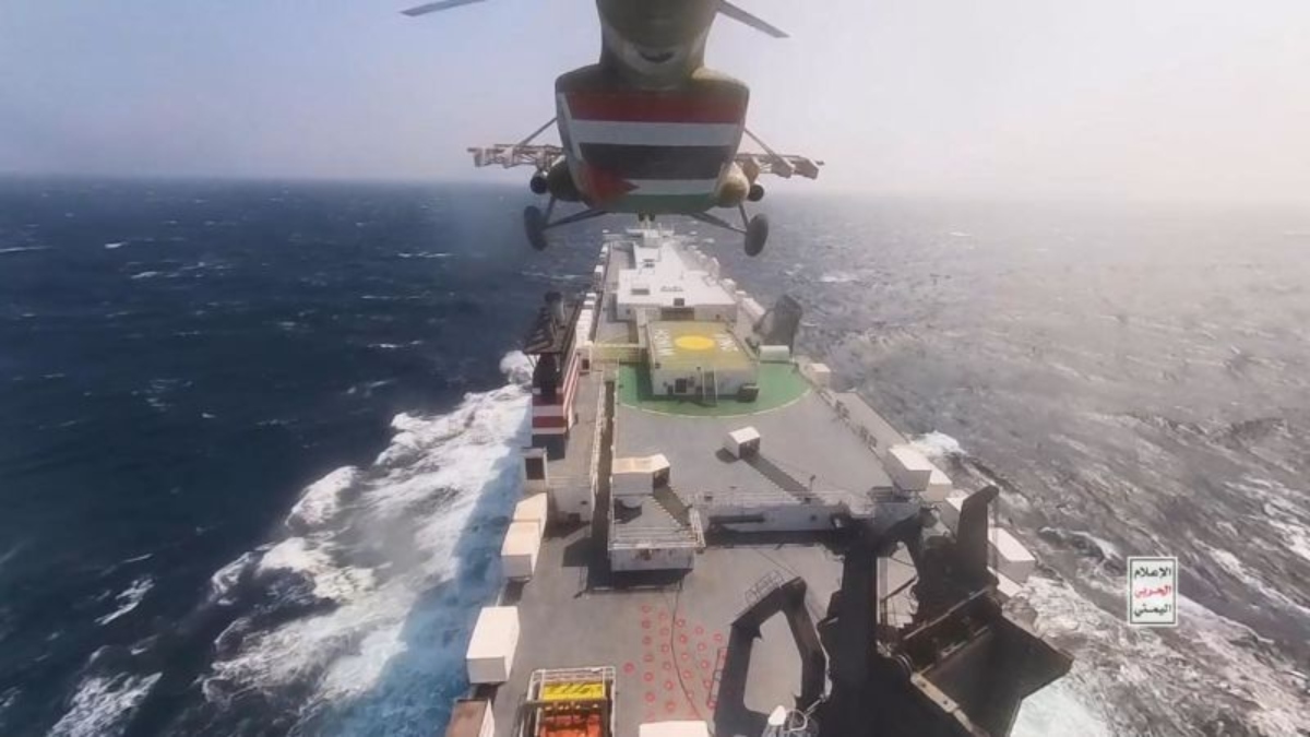 Marina de EE.UU. derriba 24 misiles y drones hutíes que se lanzaron desde Yemen sobre el mar Rojo, según funcionarios de defensa