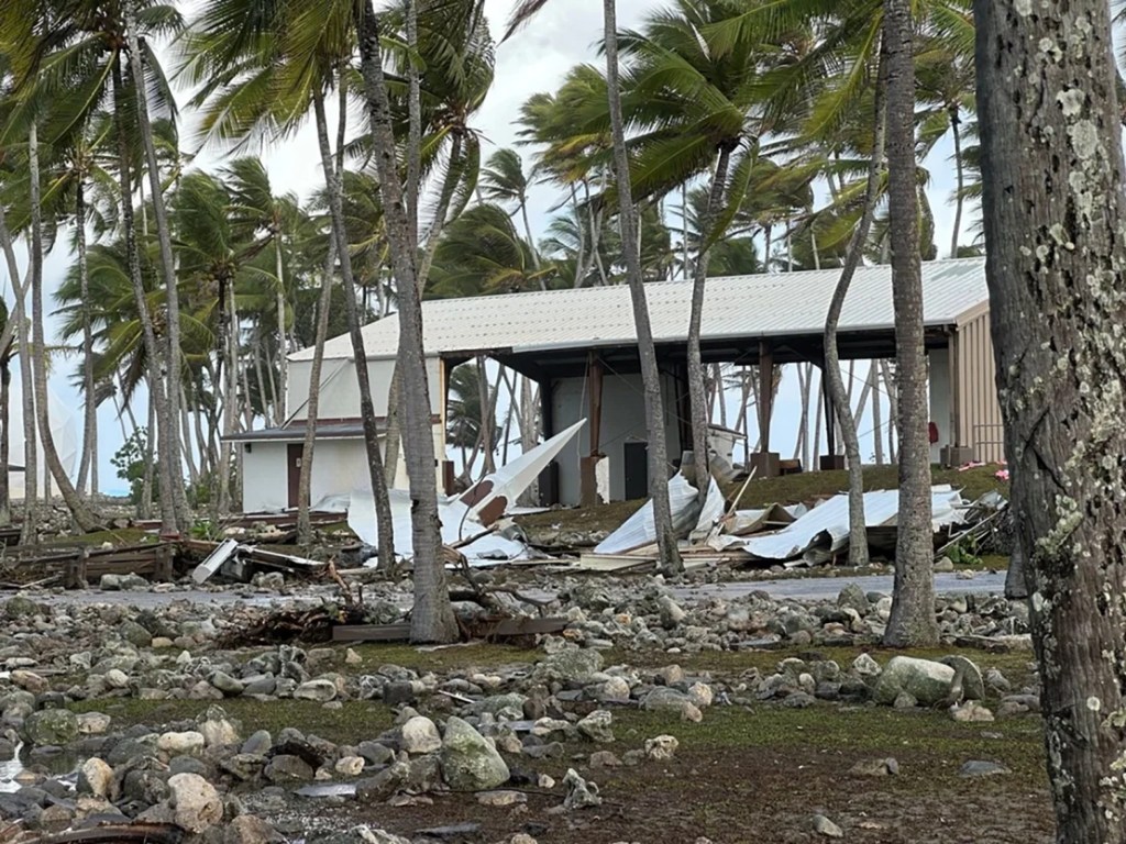 Las fotografías publicadas por el ejército estadounidense mostraban daños a la infraestructura de Roi-Namur en el atolón de Kwajalein, el 21 de enero de 2024. (U.S. Army Garrison-Kwajalein Atoll)