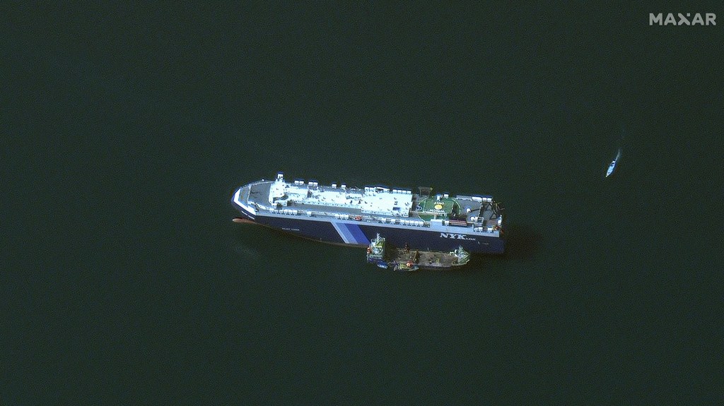 Imágenes de satélite del sur del mar Rojo cerca de Hodeida, Yemen, que muestran el barco Galaxy Leader recientemente incautado y capturado por combatientes hutíes el 19 de noviembre. (Foto: Maxar Technologies/Getty Images).