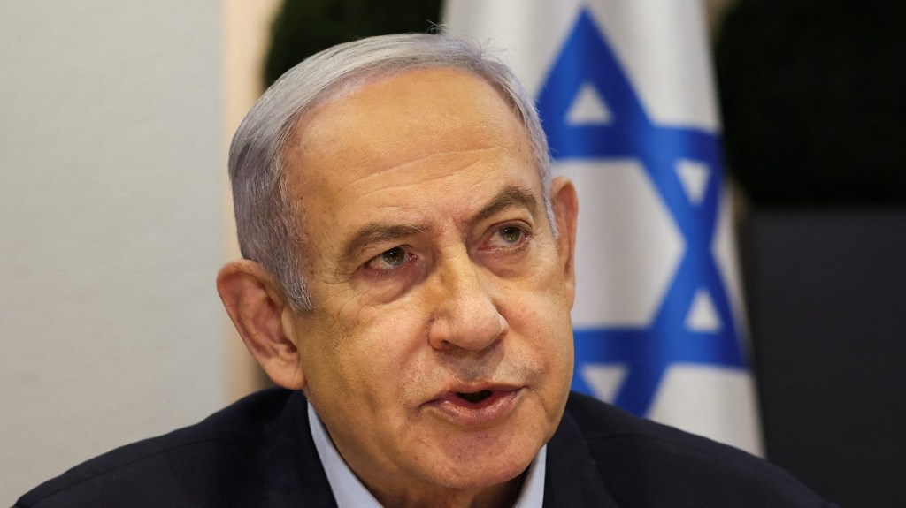 El primer ministro de Israel, Benjamin Netanyahu, encabeza una reunión de gabinete en Tel Aviv, Israel, el 7 de enero. (Foto: Ronen Zvulun/Pool/Reuters).