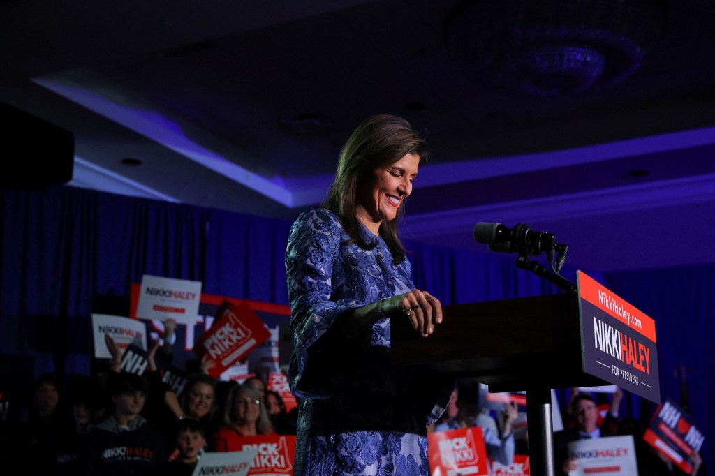 Nikki Haley habla durante su mitin nocturno para las elecciones primarias presidenciales de Nueva Hampshire, en Concord, Nueva Hampshire, el martes. (Brian Snyder/Reuters)