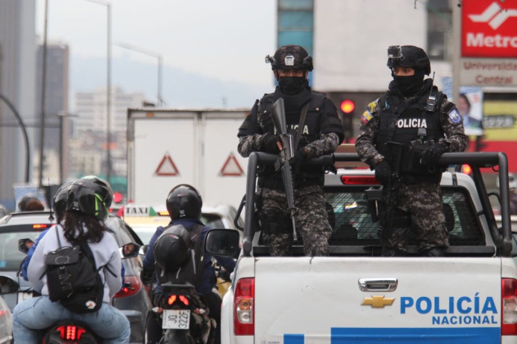 La Policía de Ecuador toma medidas de seguridad tras la declaración de conflicto armado interno en el país. (Foto de Rafael Rodríguez/Anadolu vía Getty Images)