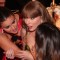 Selena Gomez y Taylor Swift en la 81ª edición de los Premios Globo de Oro celebrada en el Hotel Beverly Hilton el 7 de enero. (Christopher Polk/Getty Images)