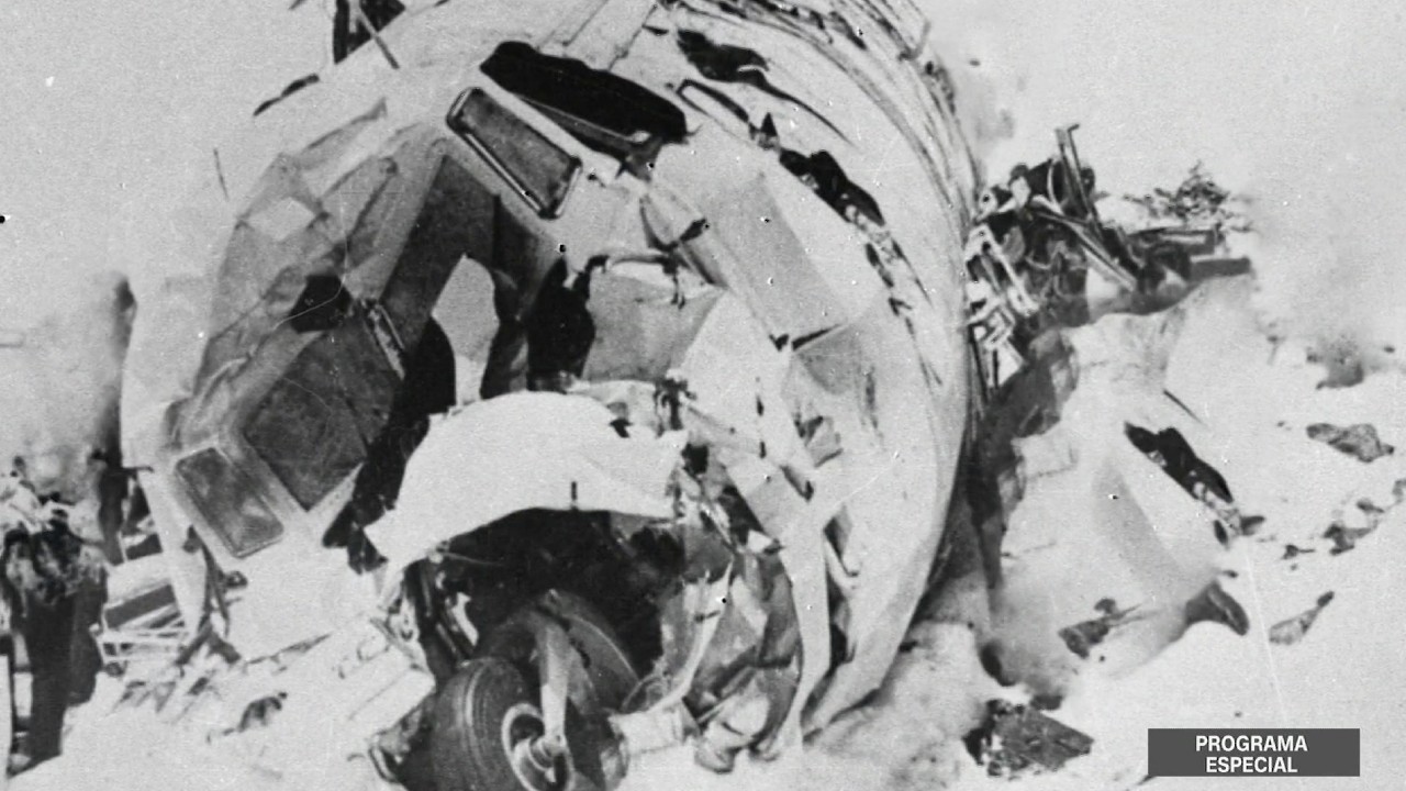 The Snow Society: Real Story And Images Of The Andes Plane Crash ...