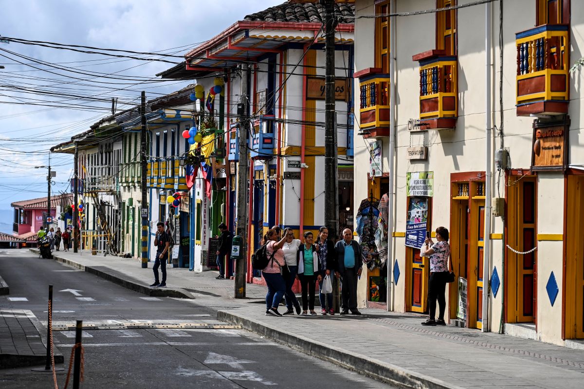 El turismo lleva dólares a Colombia, pero pone a la luz el turismo sexual y  la atracción de las drogas