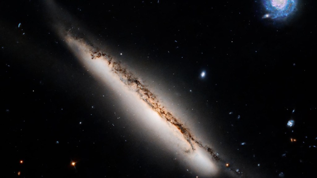 La NASA capta un "puente de estrellas" de 250.000 años luz de longitud
